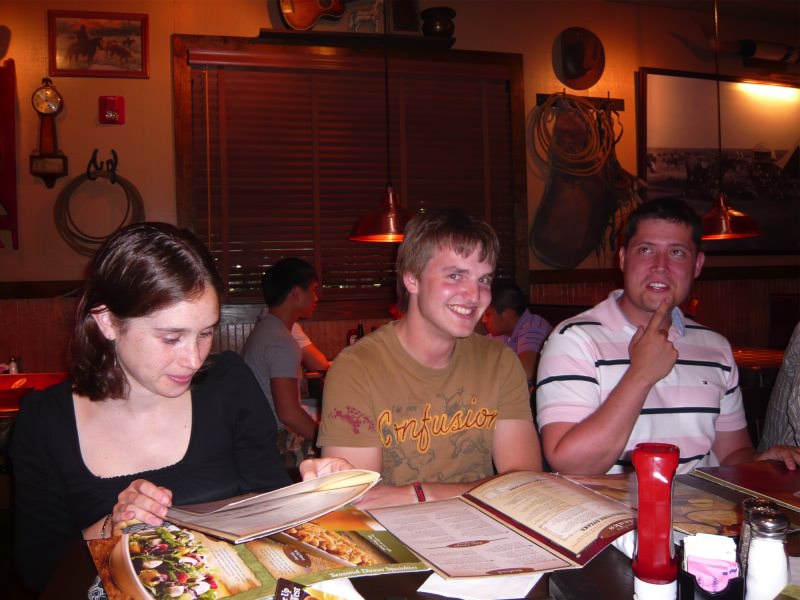 Lucile Tobi und Ich vor dem Bestellen