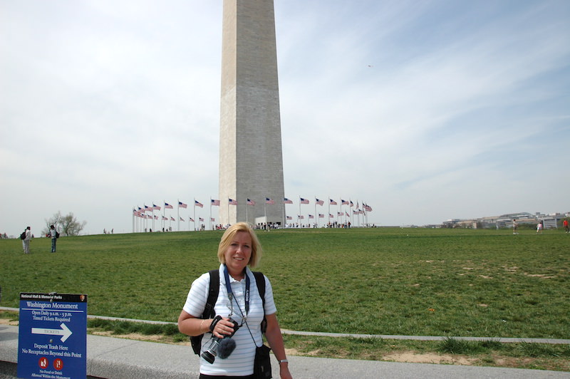 Meine Mutter vor dem Washington Monument